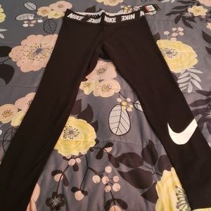 Women's Nike Swoosh Leggings